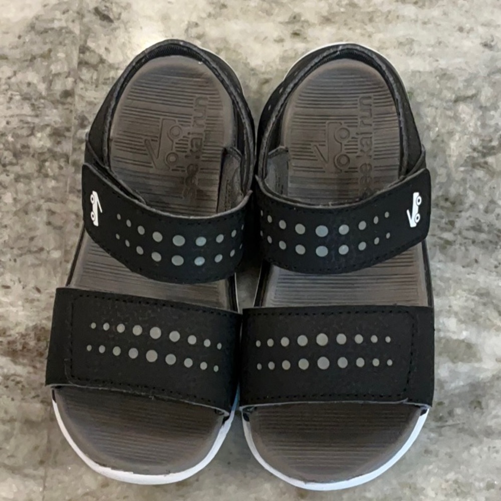 See Kai Run, Billie FlexiRun Water-Friendly Black Sandal for Toddler, Sz 9
